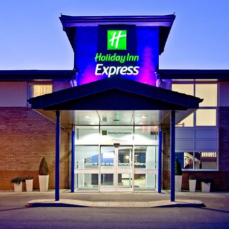 Holiday Inn Express Shrewsbury, An Ihg Hotel Extérieur photo